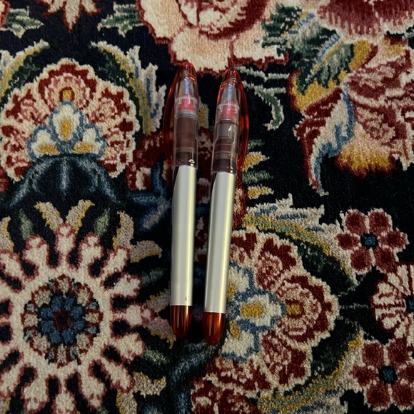 Staples Optiflow Red Pens - Picture 1 of 2